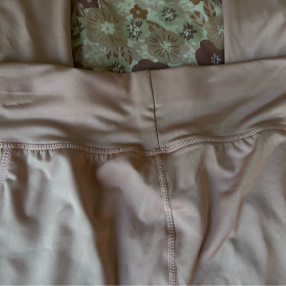 New With Tags AZ Size Small/Medium Pink Athletic Leggings 24” W 28” L - Picture 2 of 6